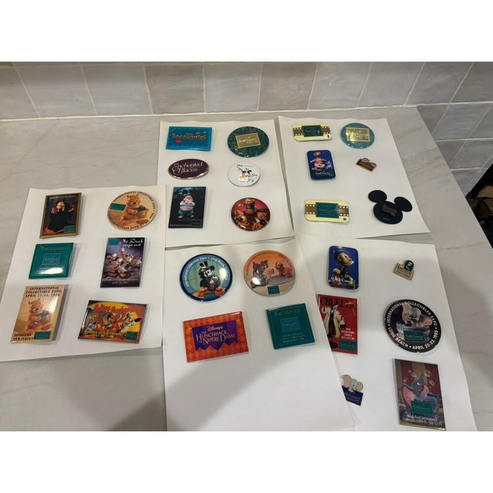 Lot 28 WDCC Walt Disney Classics Collection Collectors Society Buttons Pins 1990